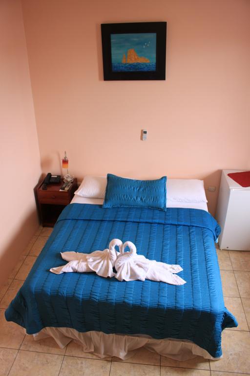 Hostal La Posada De Jose Carlos Puerto Baquerizo Moreno Kültér fotó